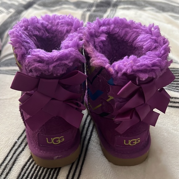 Children’s Size 6 UGG Boots - Picture 2 of 8